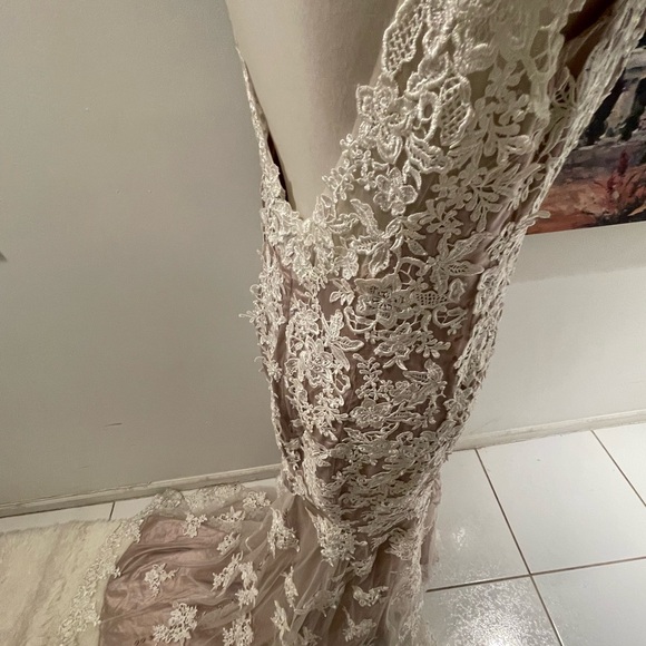 Gorgeous IZILADY lace Wedding Gown Fully Lined long Train Size 6 - Picture 7 of 12